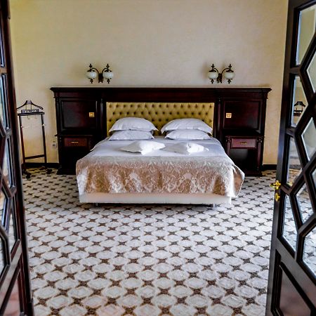 Hotel Golden House Craiova Ngoại thất bức ảnh