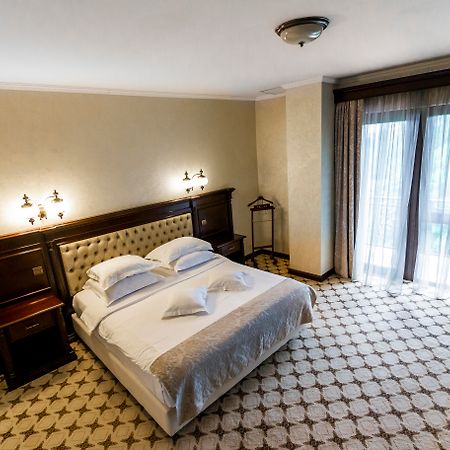 Hotel Golden House Craiova Ngoại thất bức ảnh