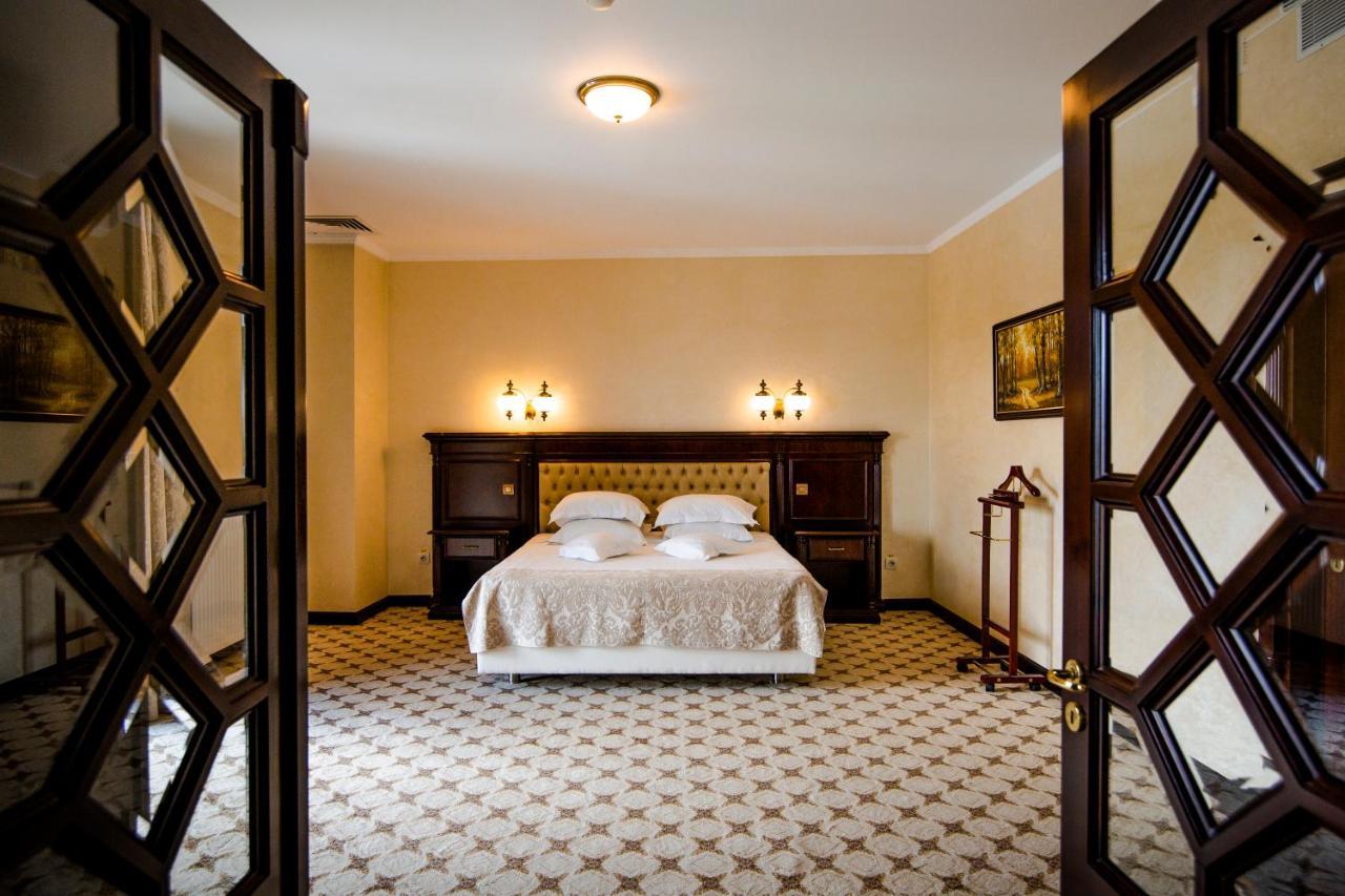Hotel Golden House Craiova Ngoại thất bức ảnh