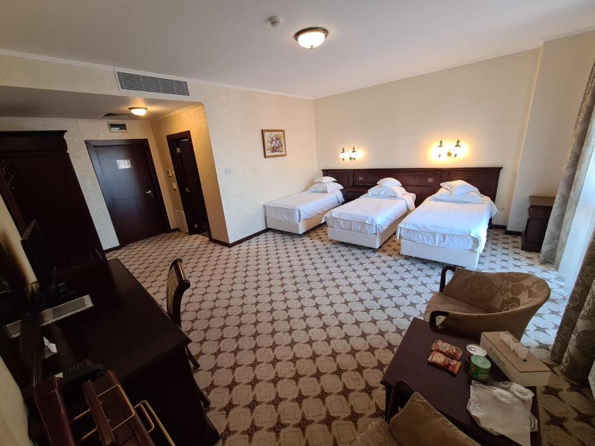 Hotel Golden House Craiova Ngoại thất bức ảnh