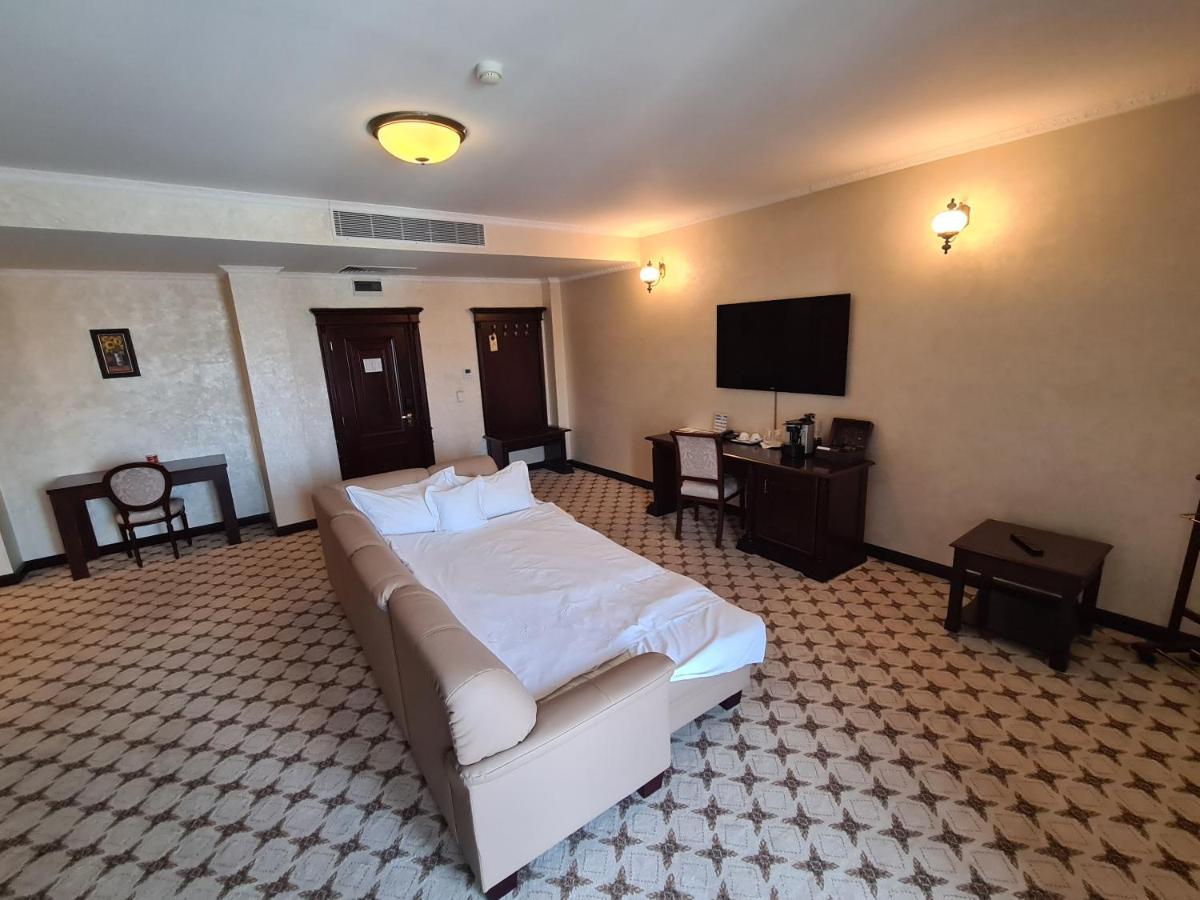 Hotel Golden House Craiova Ngoại thất bức ảnh