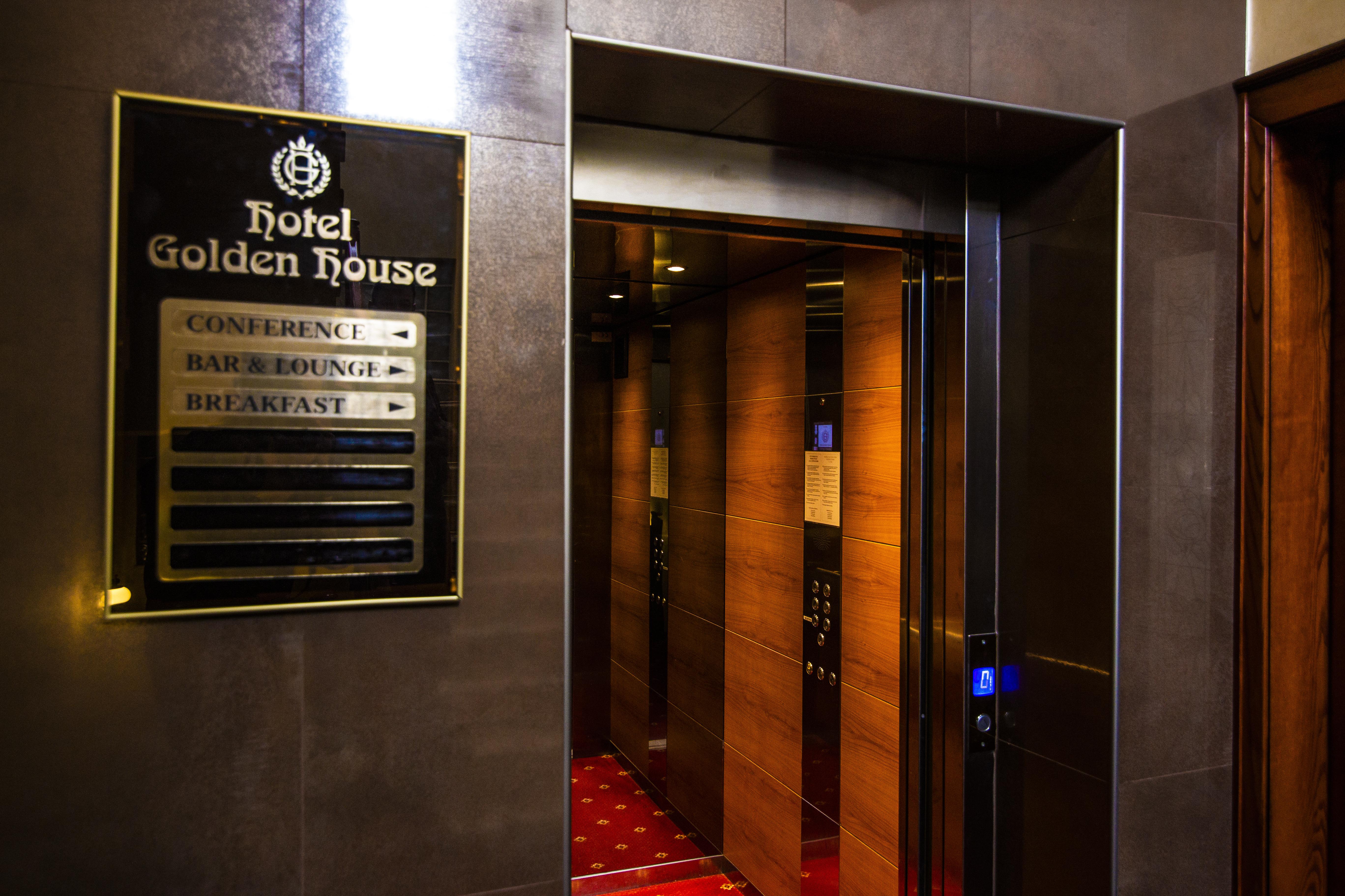 Hotel Golden House Craiova Ngoại thất bức ảnh