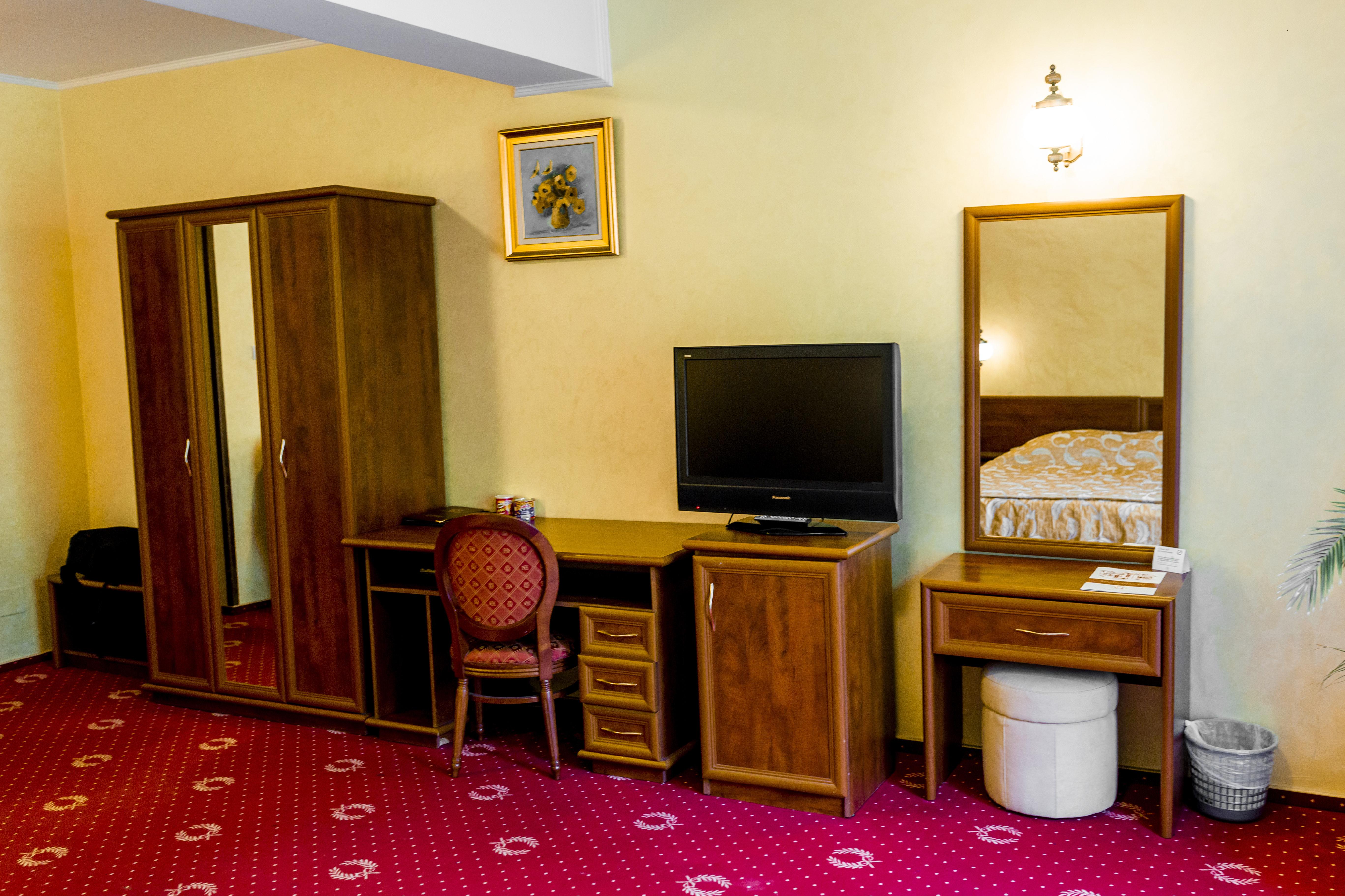 Hotel Golden House Craiova Ngoại thất bức ảnh