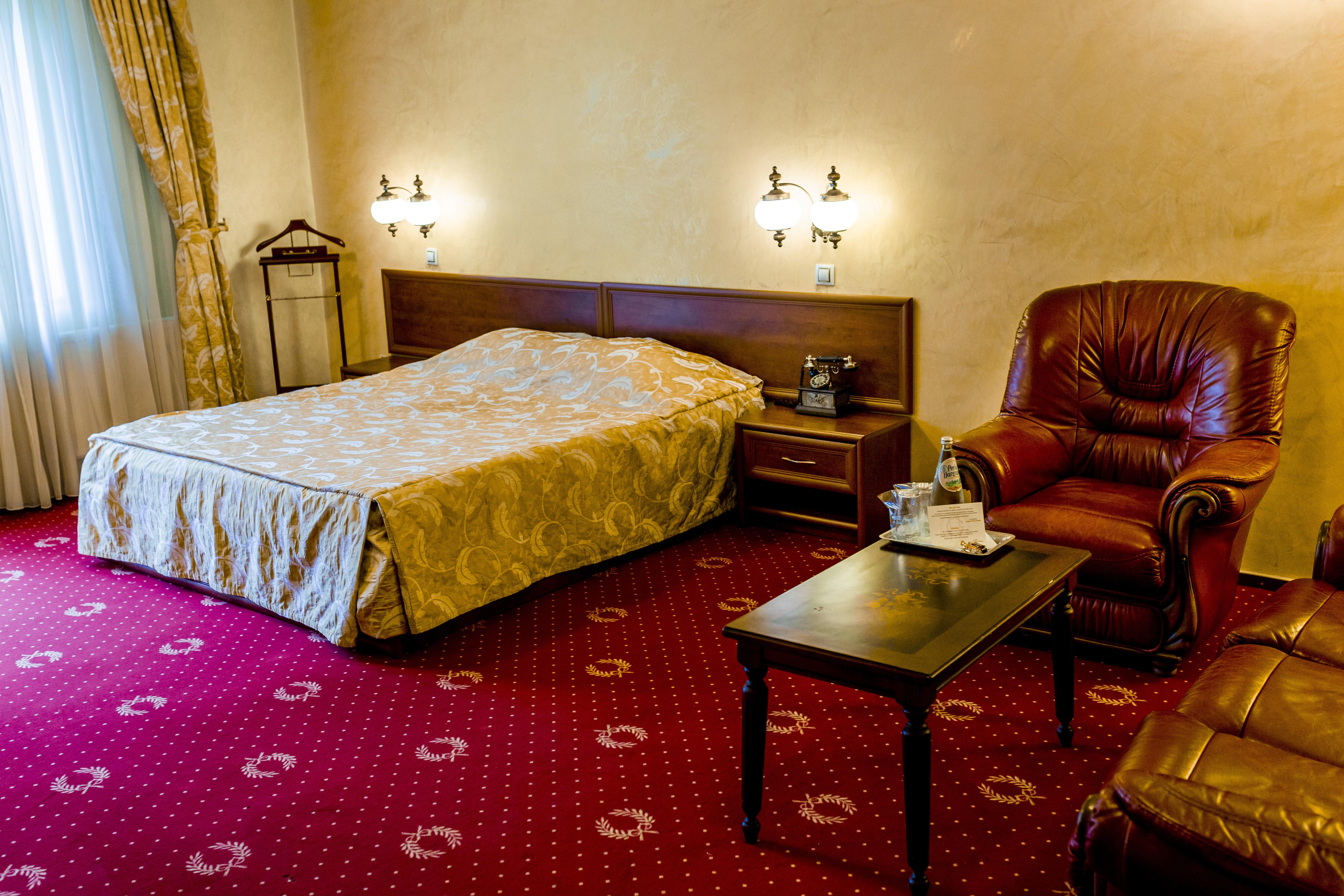 Hotel Golden House Craiova Ngoại thất bức ảnh