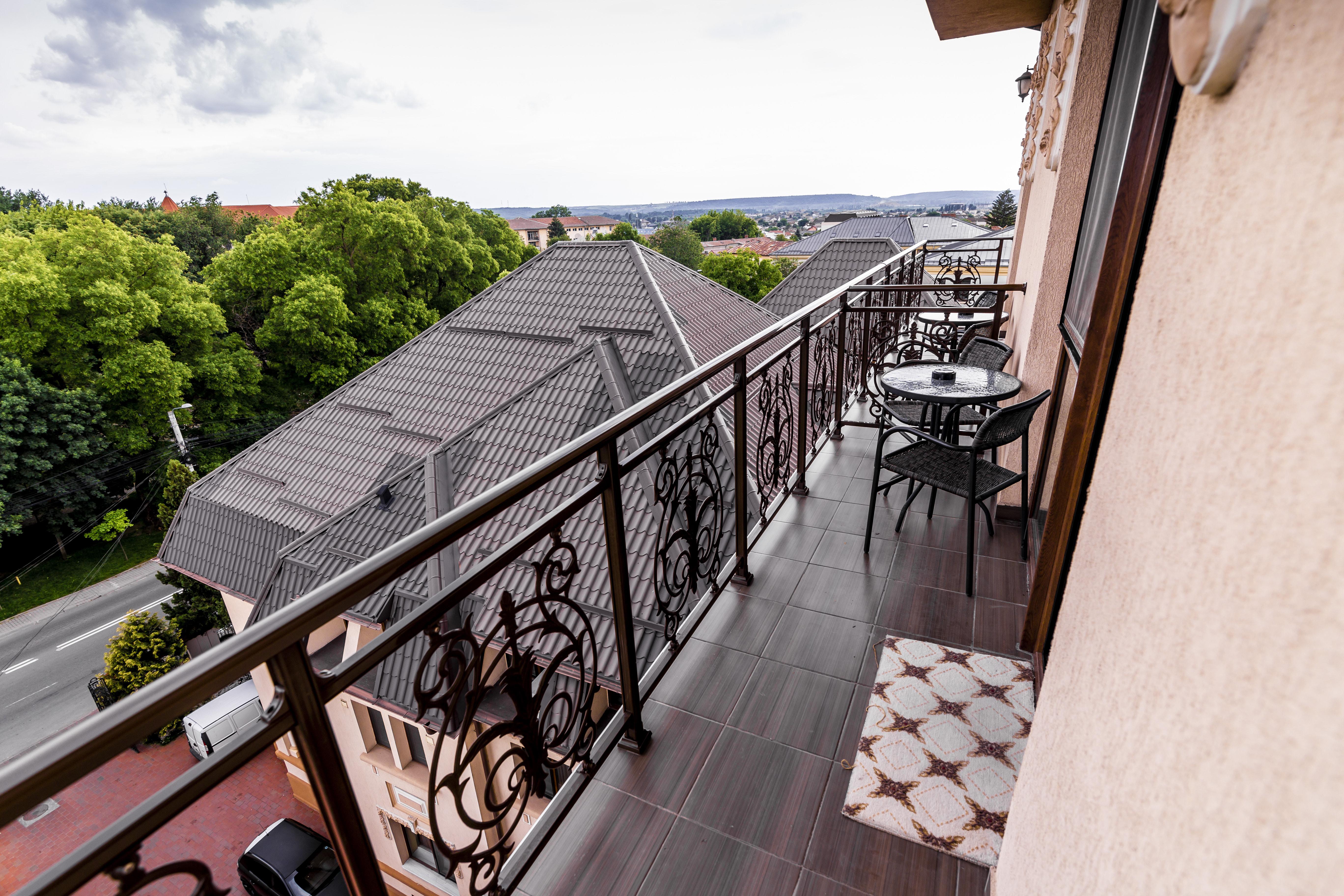 Hotel Golden House Craiova Ngoại thất bức ảnh