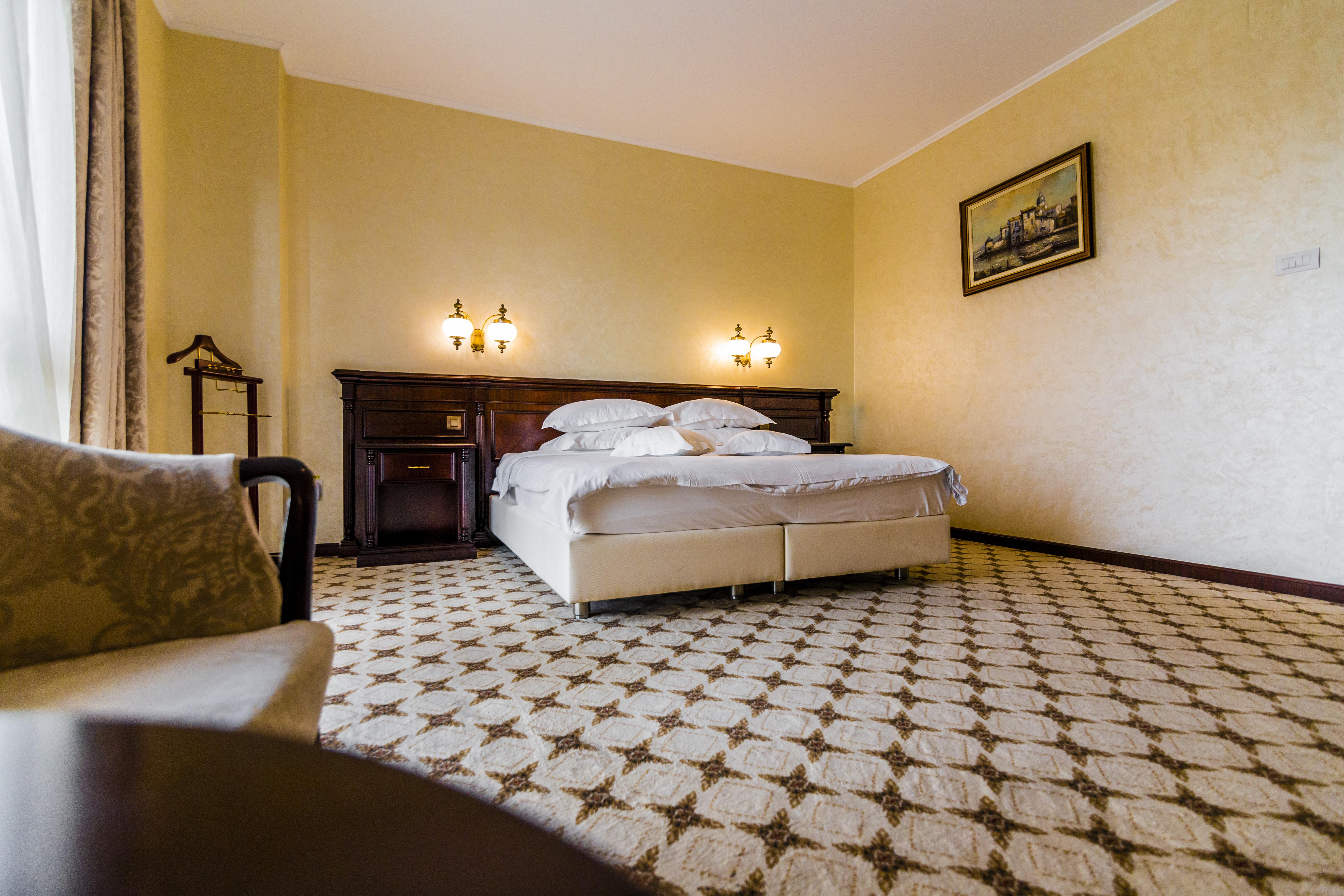 Hotel Golden House Craiova Ngoại thất bức ảnh