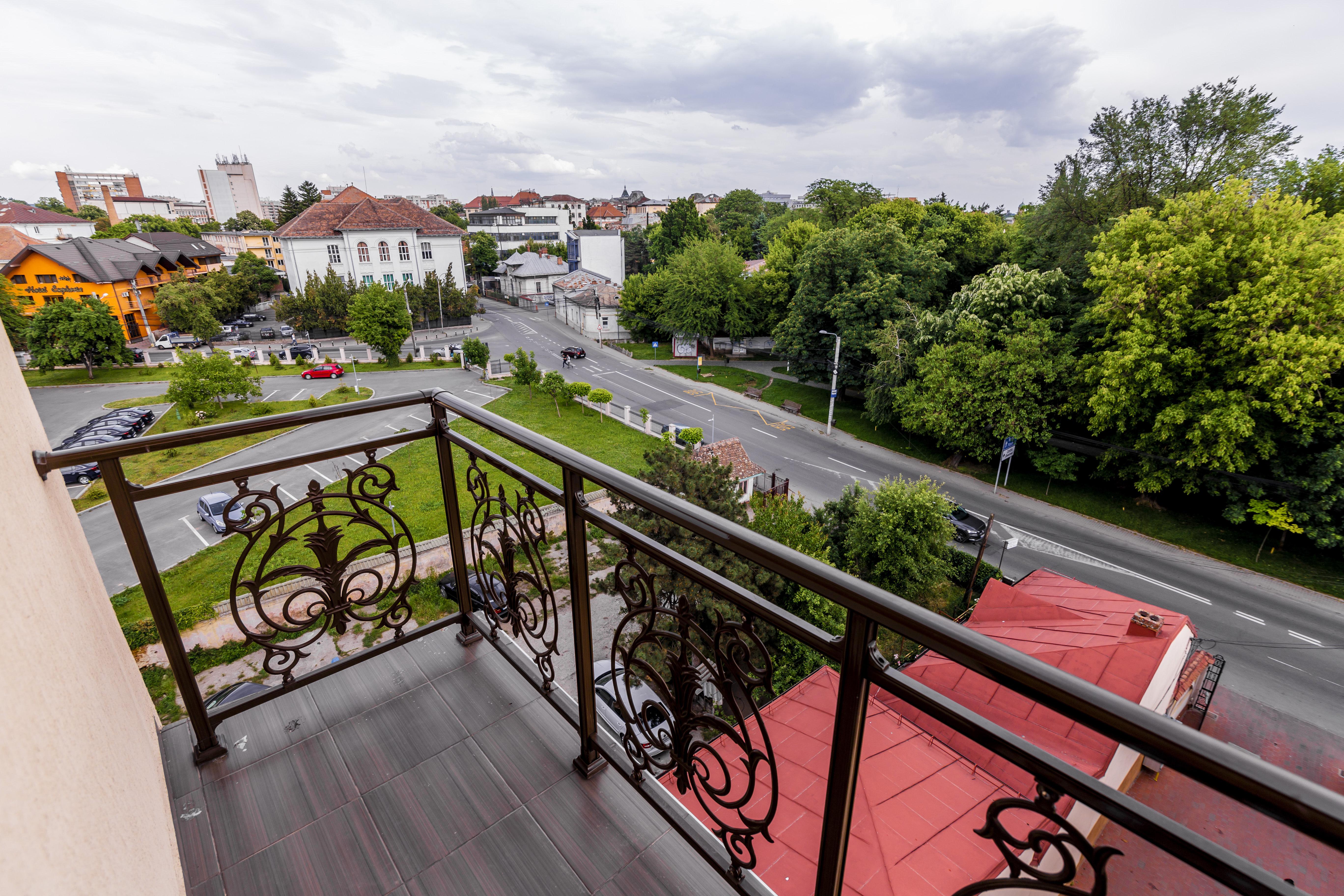 Hotel Golden House Craiova Ngoại thất bức ảnh