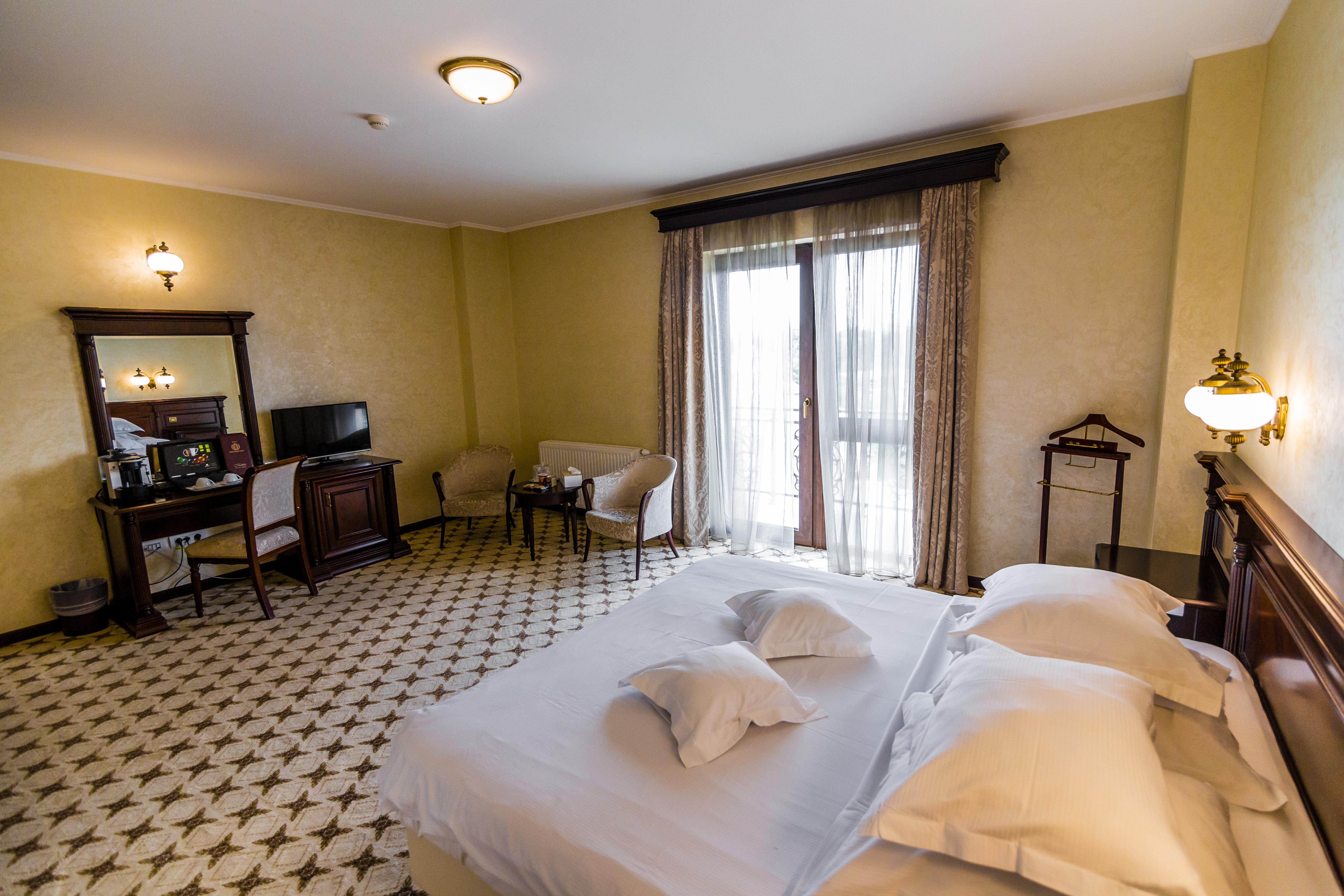 Hotel Golden House Craiova Ngoại thất bức ảnh