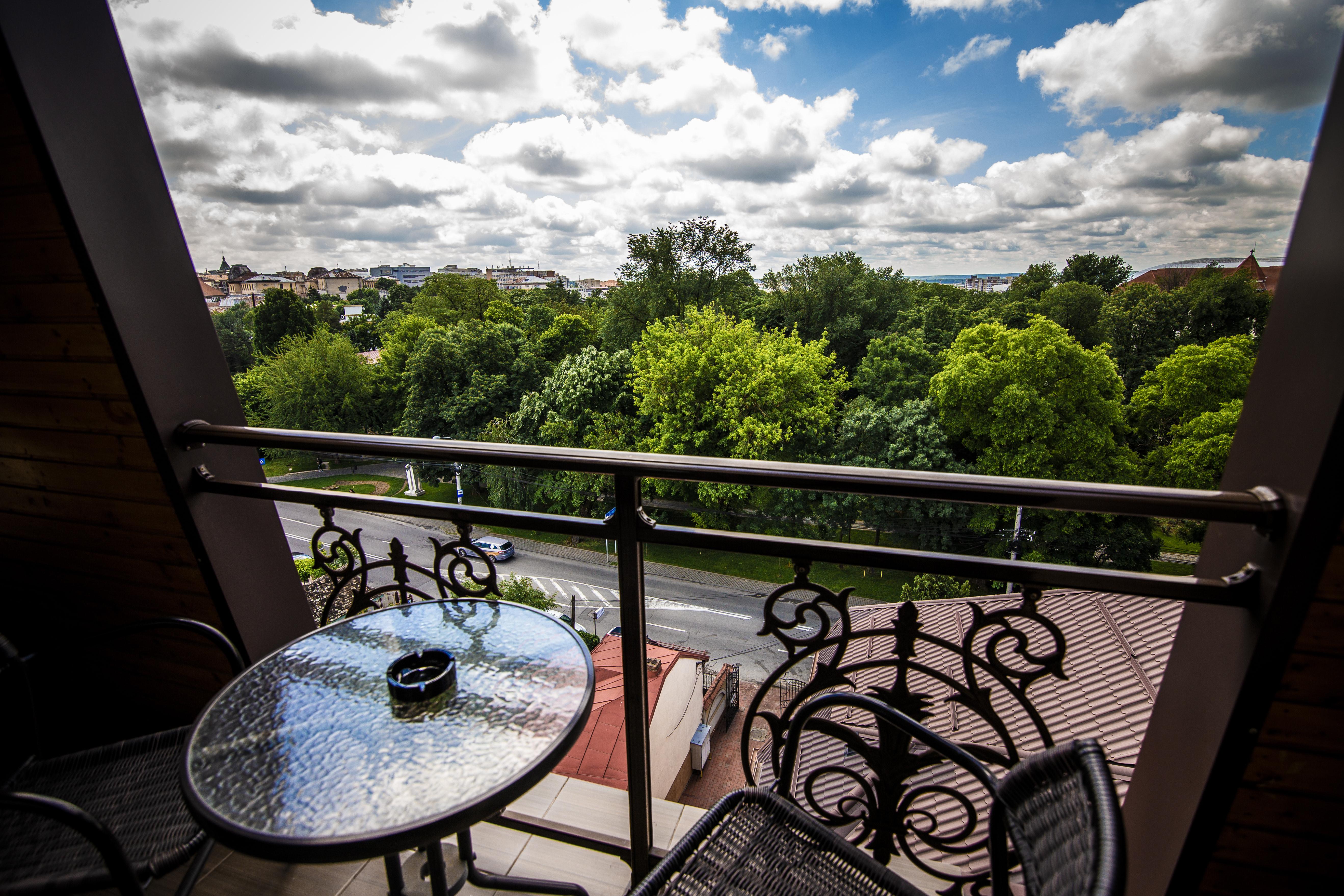 Hotel Golden House Craiova Ngoại thất bức ảnh