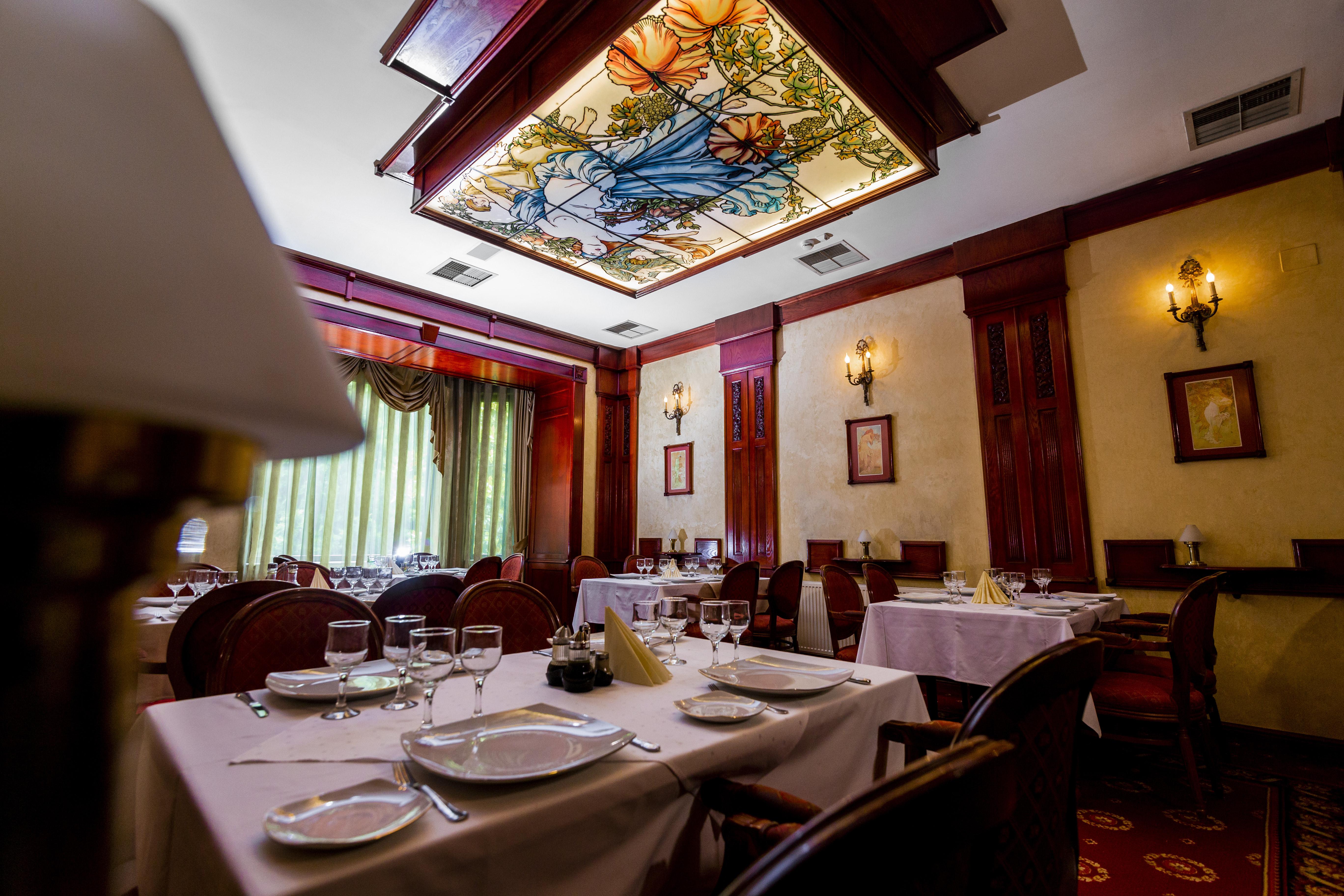 Hotel Golden House Craiova Ngoại thất bức ảnh