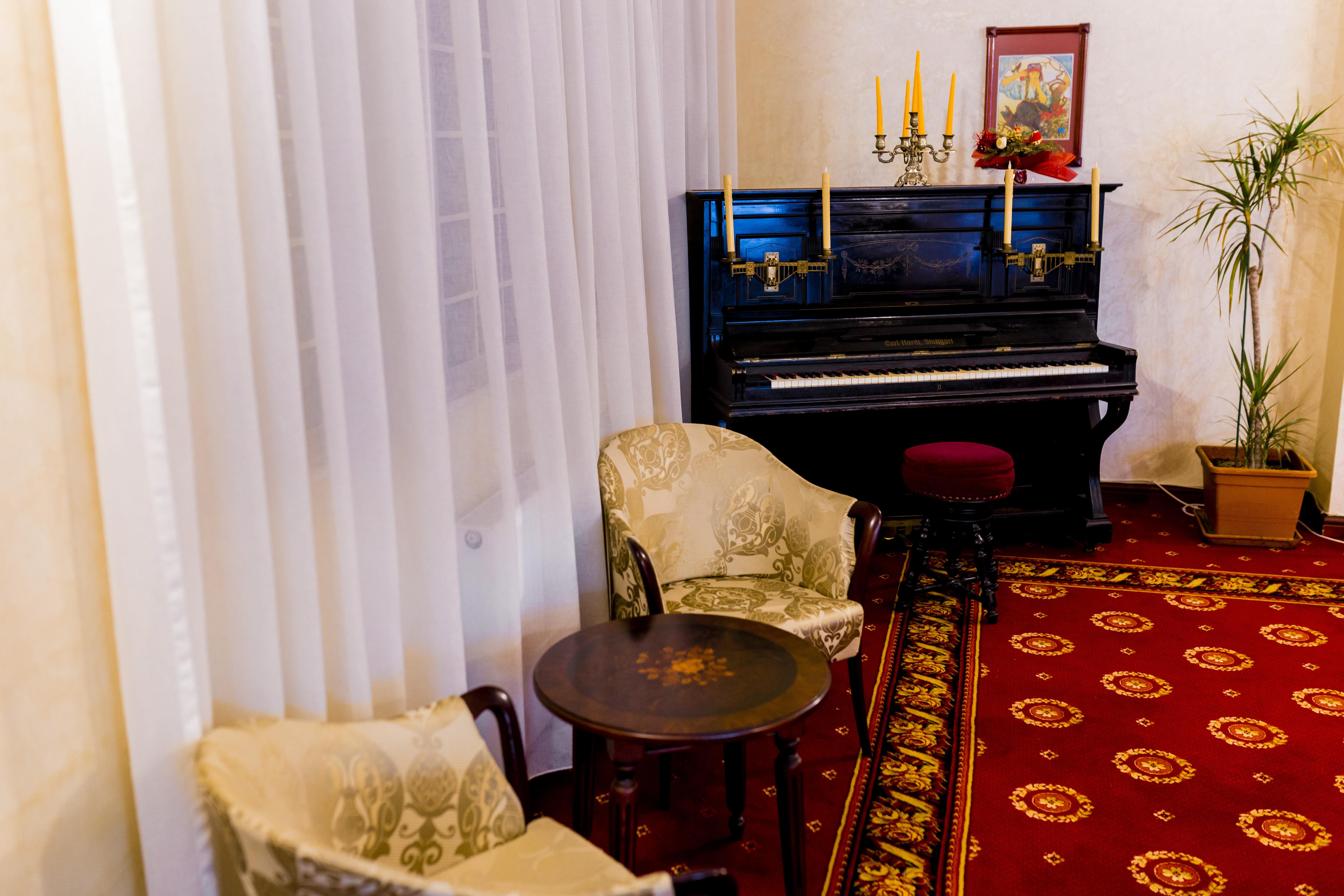 Hotel Golden House Craiova Ngoại thất bức ảnh