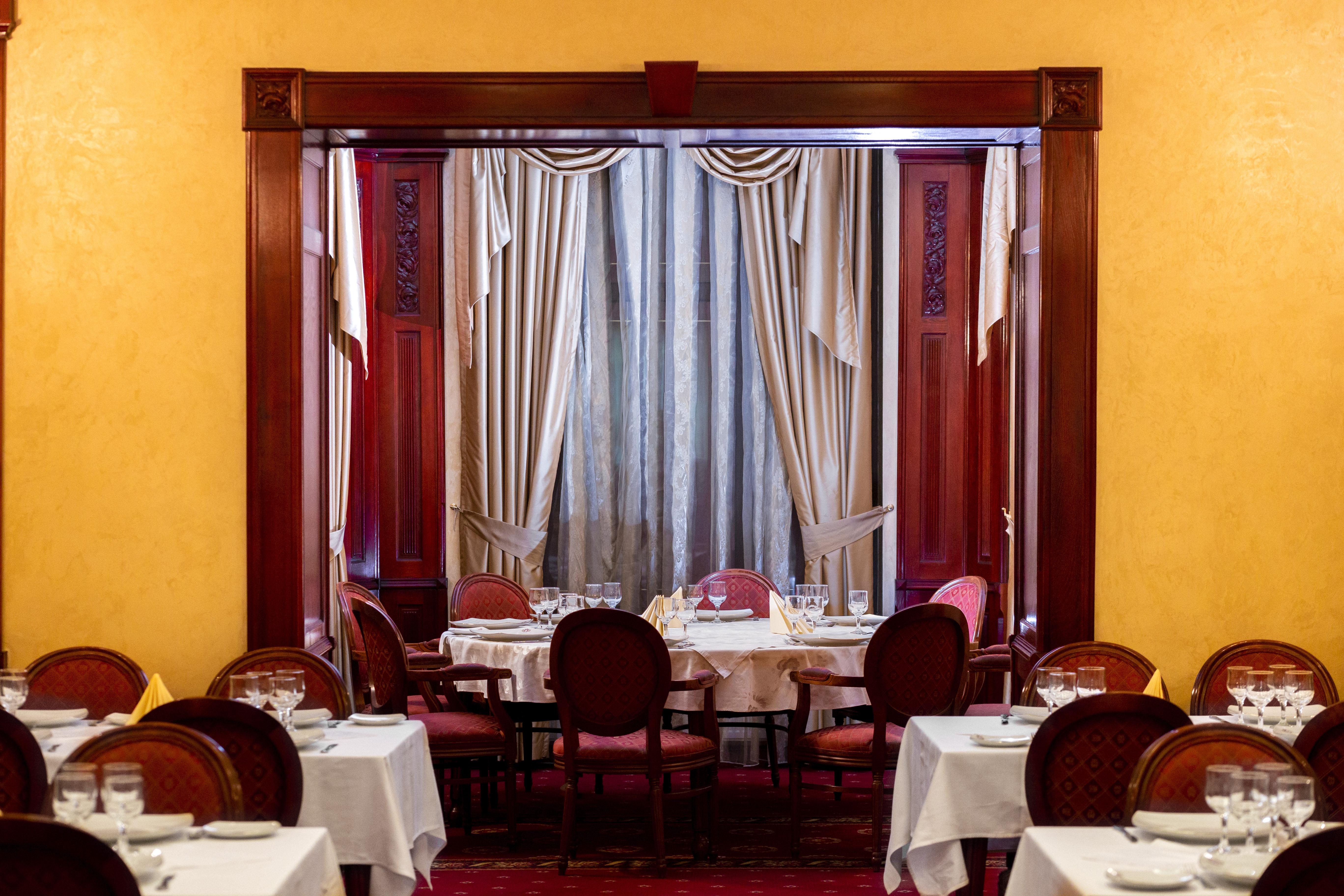 Hotel Golden House Craiova Ngoại thất bức ảnh