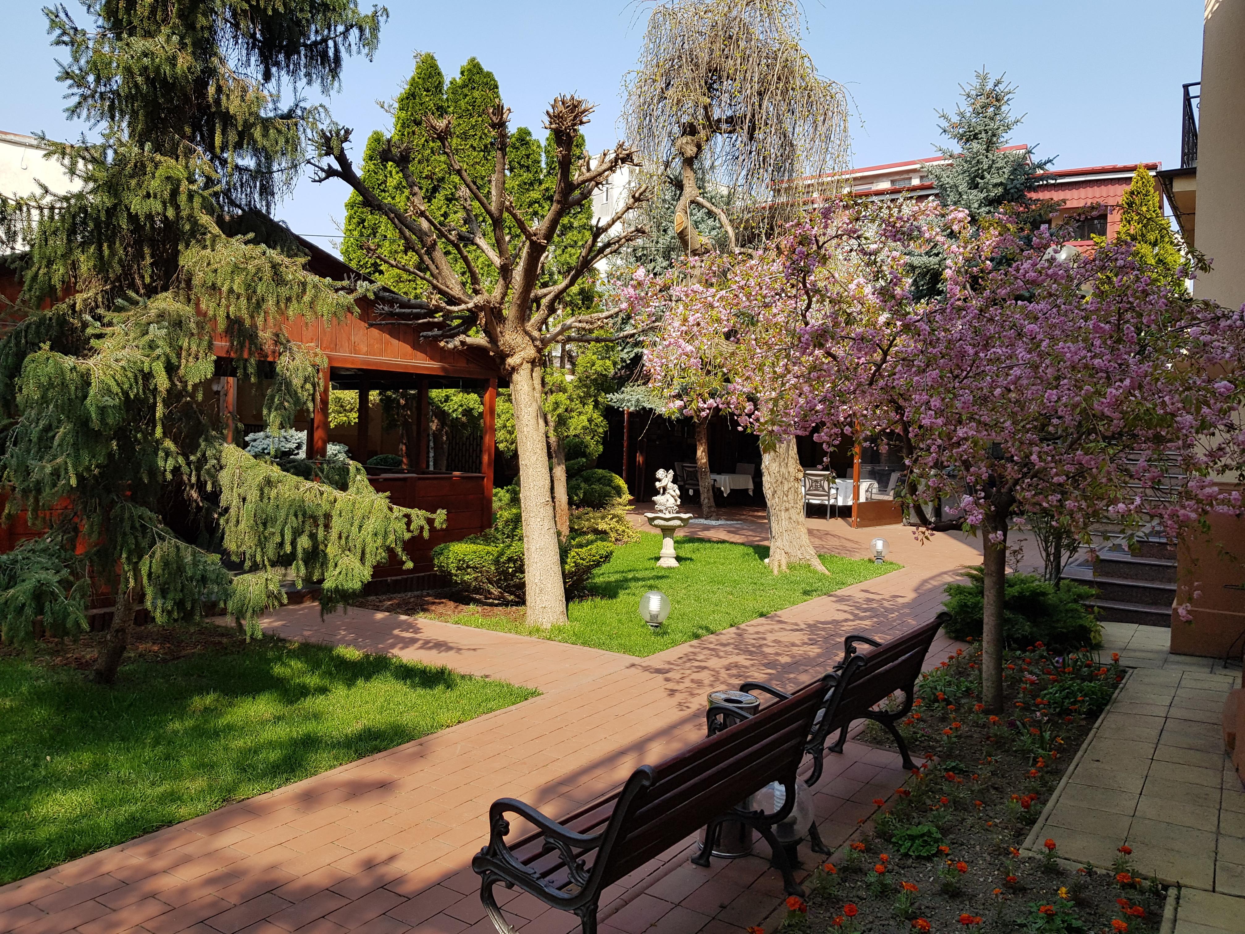 Hotel Golden House Craiova Ngoại thất bức ảnh